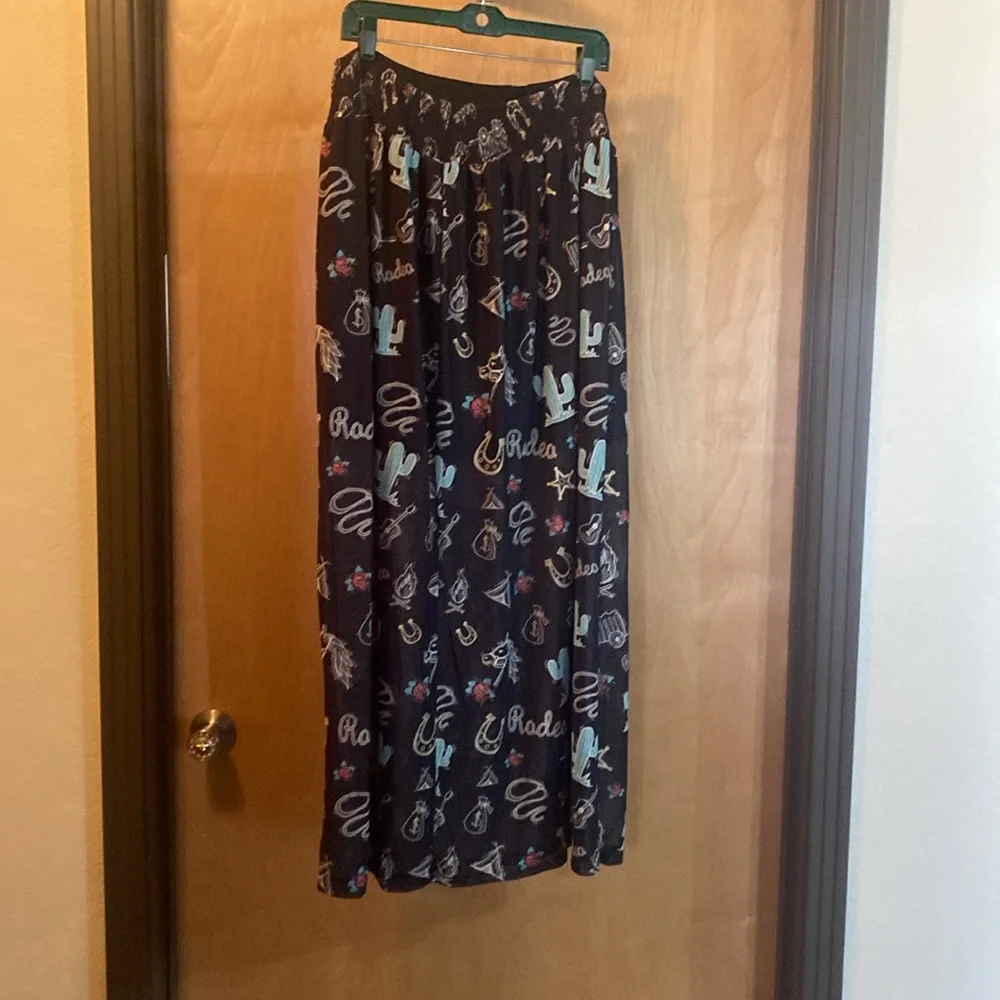 Rowdy Crowd Western Skirt - Picture 3 of 12
